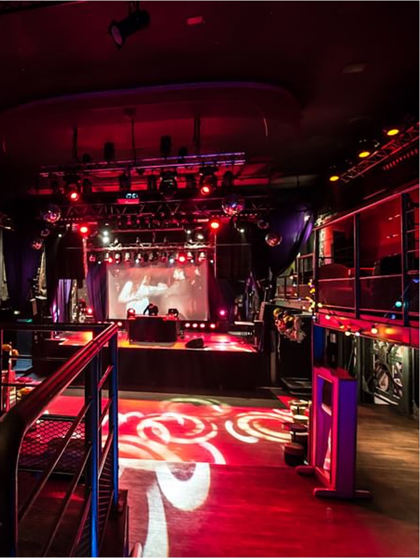 Salle la-machine-moulin-rouge à louer sur  pour des événements