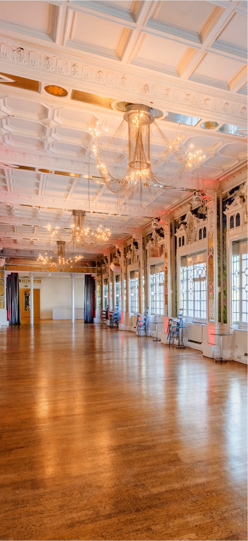 Le Salon Des Miroirs