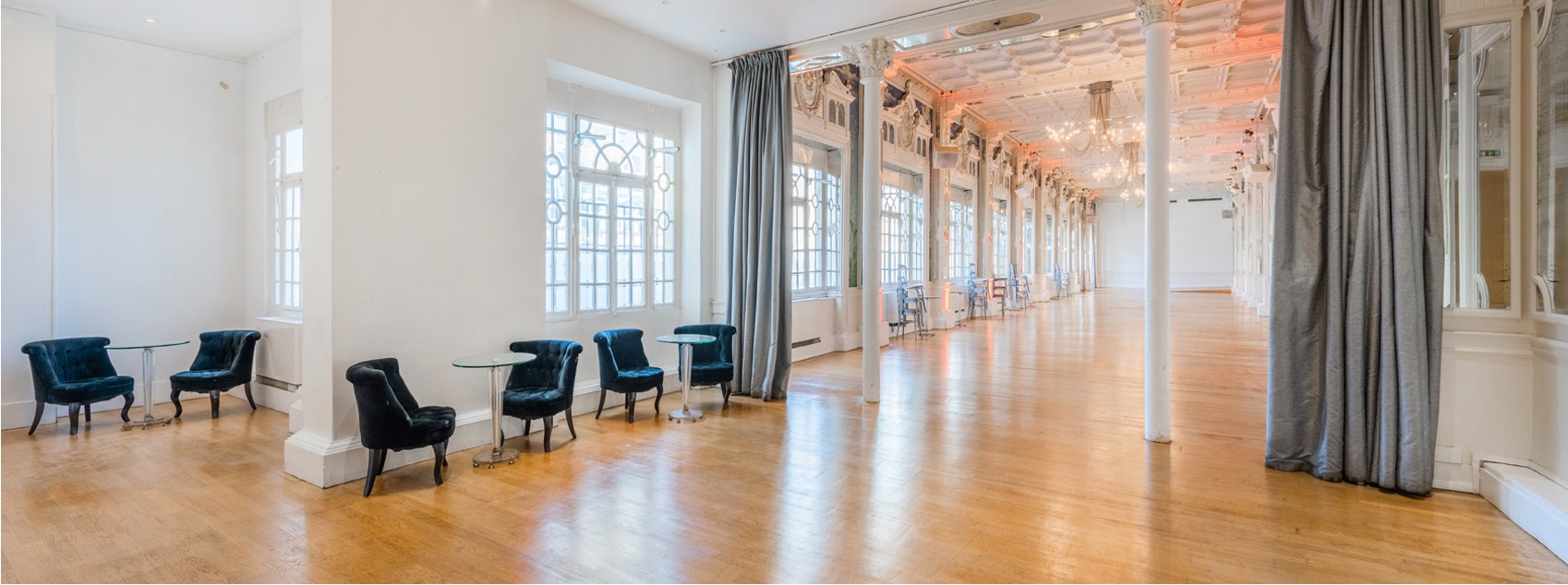 Le Salon Des Miroirs