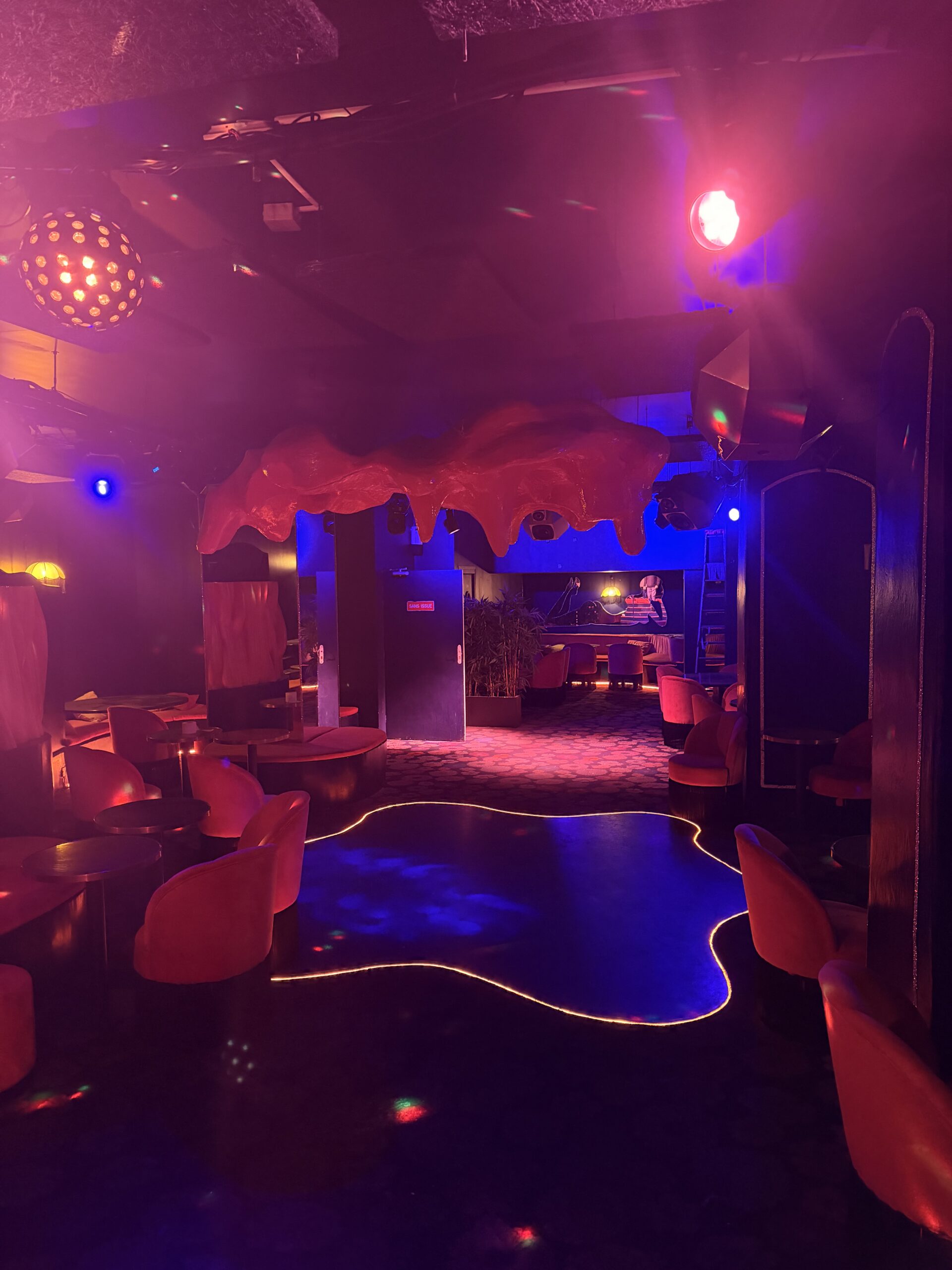 Le Cabaret Du Louvres